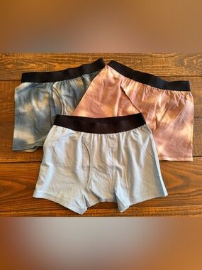 Target  All In Motion Boys boxer briefs Lg (10/12)
95% cotton lot of 3 pairs